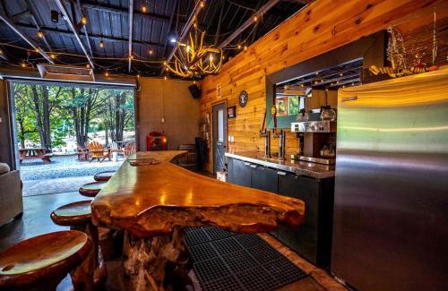 Copperhill House | Spacious and Rustic Cabin with a Hot Tub near Copperhill for a Family Getaway in Tennessee