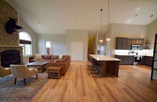 Three Peaks House | Spacious and Scenic Mountain Home