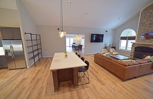 Three Peaks House | Spacious and Scenic Mountain Home