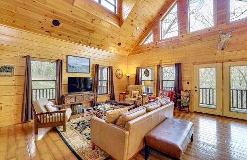 Maysville House | Spacious and Secluded Cabin 25 Mi to Bentonville!