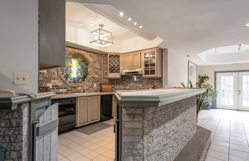 Marshall Apartment | Spacious and Secluded Studio Apartment on Pond Near Village of Orlean