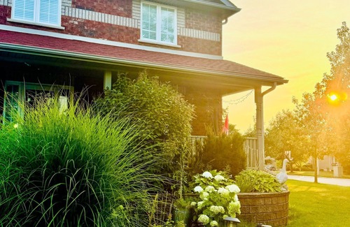 Barrie House | Spacious and Serene 4-Bedroom Retreat in Barrie