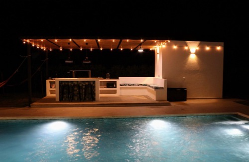 Chinauta House | Spacious and serene space with private pool, A/C, Wifi, BBQ, Private Condominium
