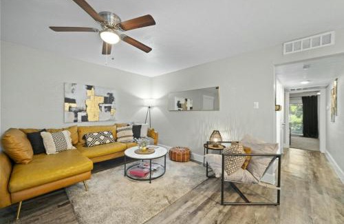 Arlington Apartment | Spacious and Stylish Apartment right by AT&T Stadium!