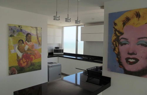 El Laguito Apartment | Spacious And Stylish Oceanfront Apartment