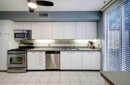 Houston House | Spacious and stylish home in the heart of Houston