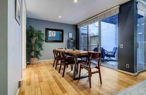 Houston House | Spacious and stylish home in the heart of Houston