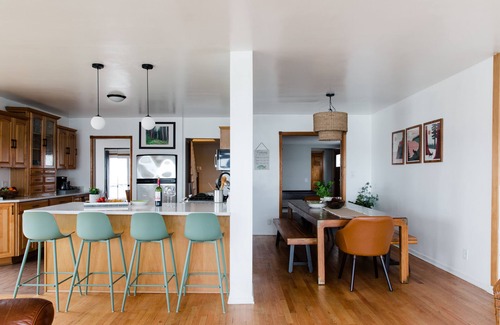 Fox Lake House | SPACIOUS and Stylish Lakefront Retreat, STUNNING Views, Firepit!