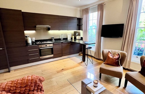 Angel Apartment | Spacious and stylish one bedroom apartment in a great location.