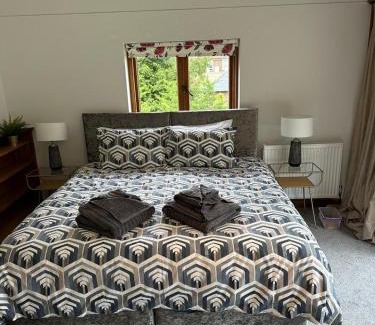 Oxford House | Spacious and stylish with games room, huge garden, peaceful surroundings