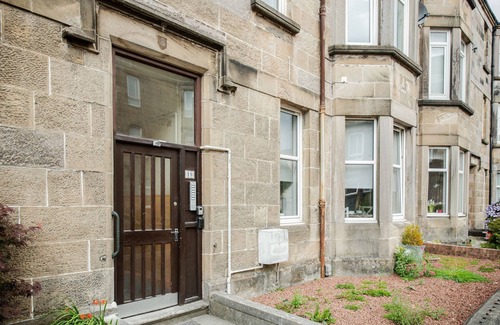 Dumbarton Apartment | Spacious and Traditional Home in Dumbartonshire