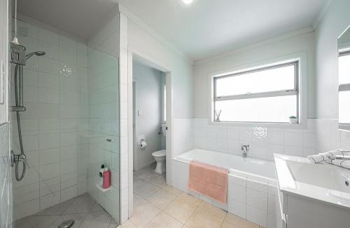 Ilam House | Spacious and Tranquil 4 Bed House Near UC