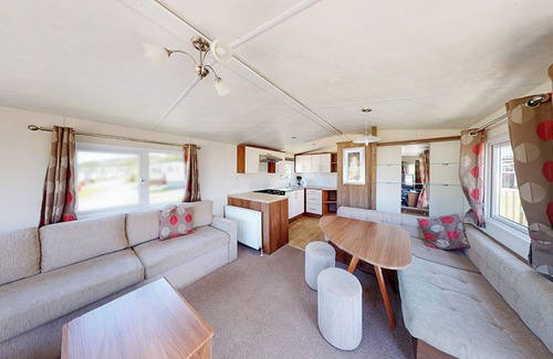 Ludchurch House | Spacious and well-presented 12ft-wide caravan with one double and one twin.