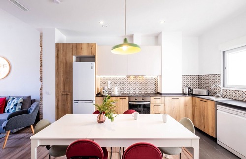 Morvedre Apartment | Spacious Apartment with City View