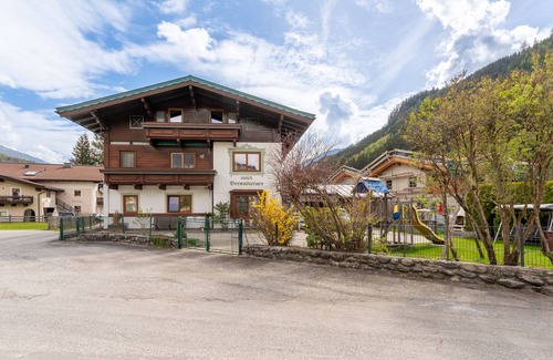Wald im Pinzgau Apartment | Spacious apartment in quiet location