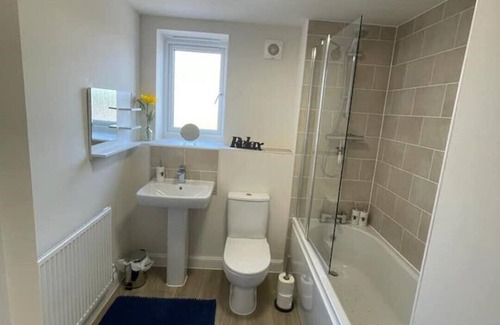 Milton Keynes Apartment | Spacious Apartment in Brooklandsn