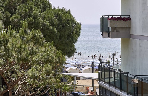 Lido di Jesolo Apartment | Spacious apartment 30 meters from the sea (via Bafile) and near Piazza Mazzini