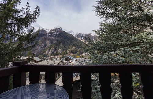 Courmayeur Apartment | Spacious apartment a few steps from the beautiful ski slopes of Courmayeur