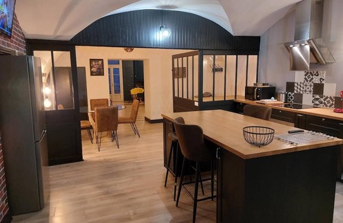 Montaigu Apartment | SPACIOUS APARTMENT* BALCONY, TERRACE, GARDEN, PARKING + CHARGING STATION, AIR CONDITIONING