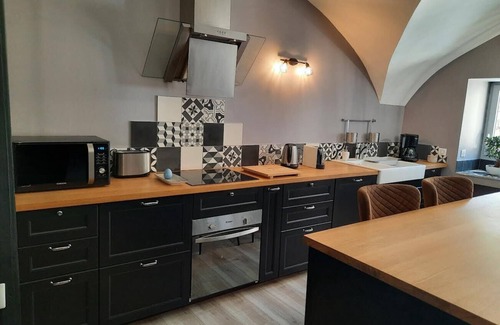 Montaigu Apartment | SPACIOUS APARTMENT* BALCONY, TERRACE, GARDEN, PARKING + CHARGING STATION, AIR CONDITIONING