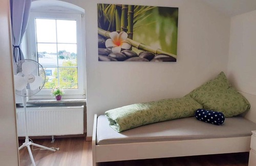 Lollar Apartment | Spacious Apartment for Traveler and Fitter