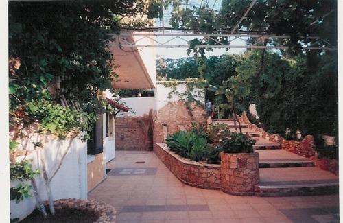 Hersonissos Centre Apartment | Spacious Apartment with wonderful garden