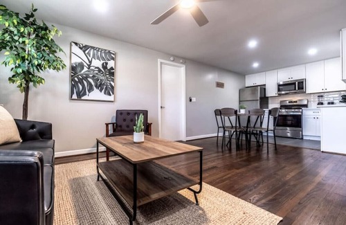 Neartown Apartment | Spacious Apartment Home 6 minutes from Medical Center!