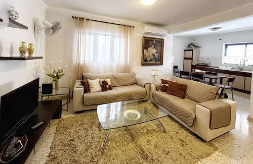 Zebbug Apartment | Spacious apartment in beautiful Ħaż-Żebbuġ with WiFi, AC