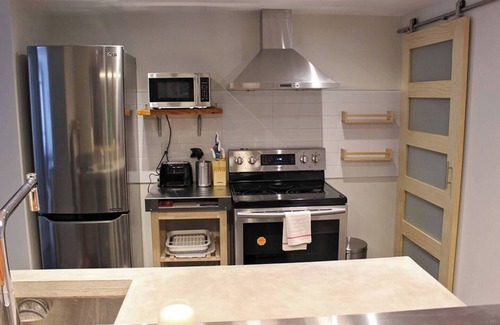 Desjardins Apartment | Spacious apartment in a great location