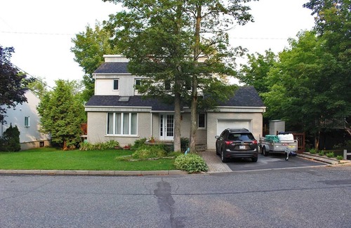 Desjardins Apartment | Spacious apartment in a great location