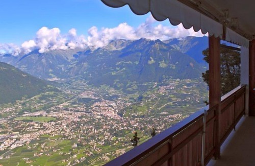 Avelengo Apartment | Spacious apartment in a sunny, stunning panoramic location above Meran