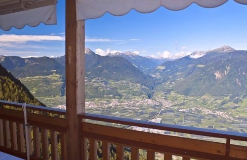Avelengo Apartment | Spacious apartment in a sunny, stunning panoramic location above Meran