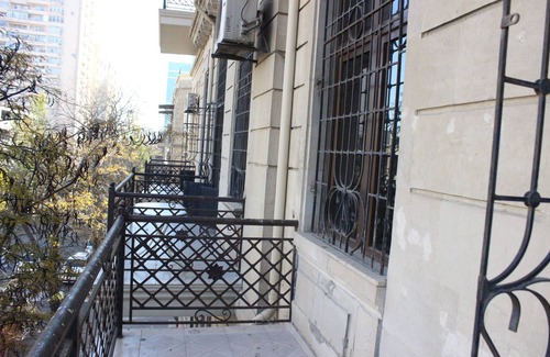 Yasamal House | Spacious Apartment in Baku CenternA great rarity in Baku - in the city center.