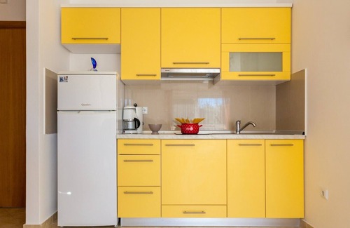 Sveti Anton Apartment | Spacious apartment in Malinska with WiFi, free parking and AC