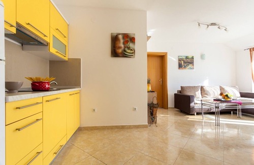 Sveti Anton Apartment | Spacious apartment in Malinska with WiFi, free parking and AC