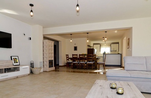 Ljubac Apartment | Spacious Apartment in Ljubac with Terrace