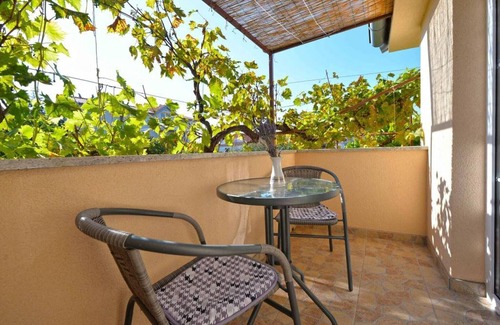 Murter Apartment | Spacious apartment in Murter