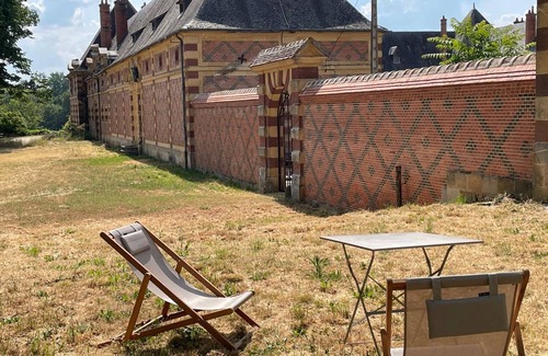 Trevol Cottage | Spacious Apartment in Renovated Castle Estate with Garden Access and Modern Amenities