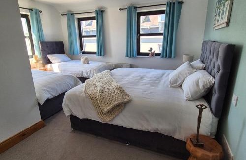 Killorglin Apartment | Spacious Apartment Killorglin Town Centre - Sleeps 16