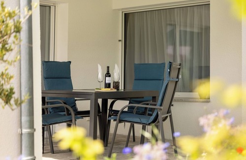 Moessingen Apartment | Spacious Apartment Maja