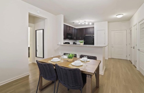 Arlington Apartment | Spacious Apartment near DC W Gym
