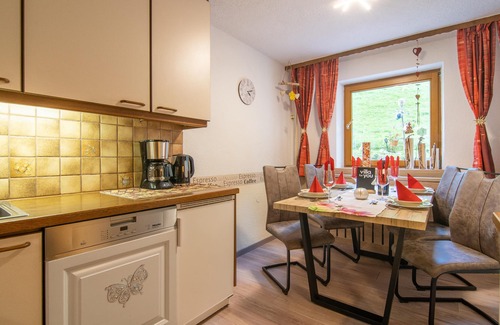 Jerzens Apartment | Spacious apartment near the Pitztal glacier