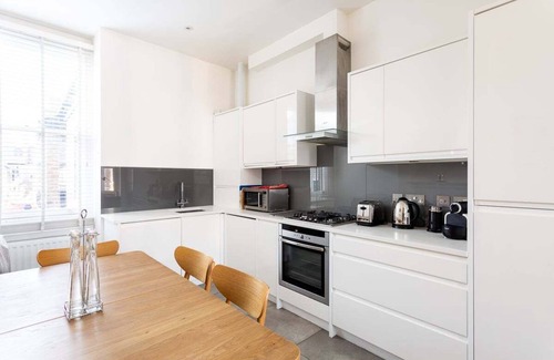 North Kensington Apartment | Spacious Apartment near Portobello Road