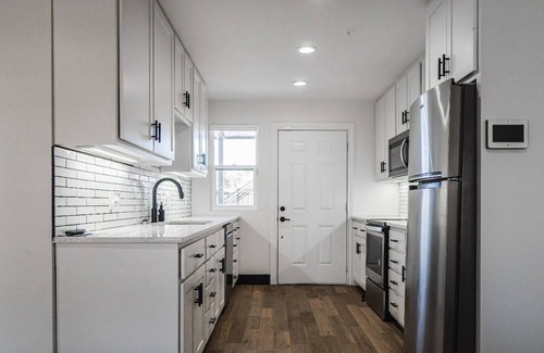 Midland Apartment | 💥SPACIOUS APARTMENT💥 |NEAR CENTENNIAL PARK|