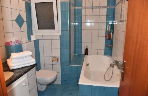 Krinidhes Apartment | Spacious apartment next to Arch View of Philippi
