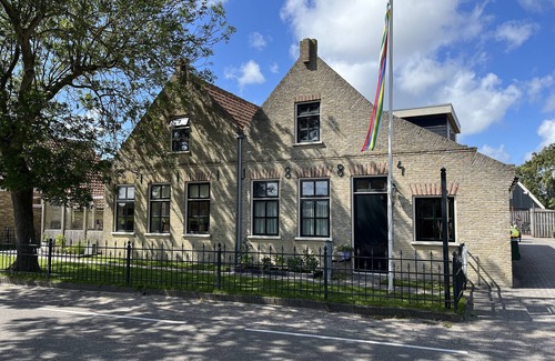 Baaiduinen Apartment | Spacious apartment on the ground floor with large sunny terrace.