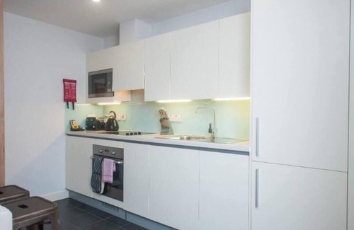 Redcliffe Apartment | Spacious apartment on two levels