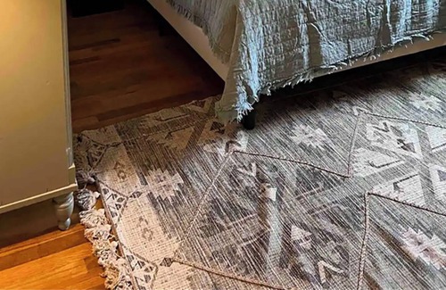 Ligonier Apartment | Spacious Apartment on the Diamond