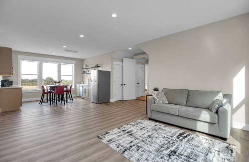 Oregon City Apartment | Spacious apartment with stunning views in Oregon City