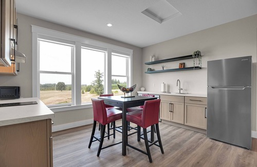 Oregon City Apartment | Spacious apartment with stunning views in Oregon City